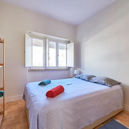 Apartment With Patio, 5 Minutes To Railway Station *