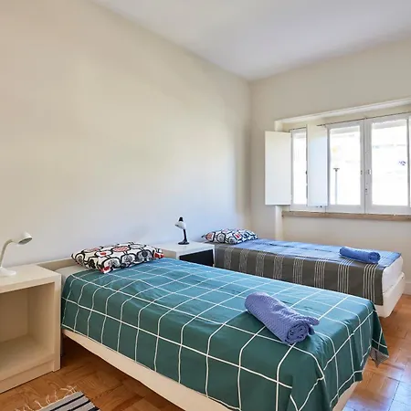 With Patio, 5 Minutes To Railway Station * Cacem
