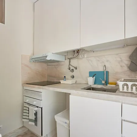 With Patio, 5 Minutes To Railway Station * Cacem